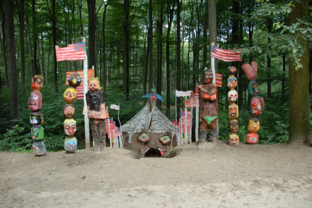 parksonsbeekarnhemdenoorsecharlierobertsmetpaviljoenindevormvaneenaztekenhoofd6juli200865.jpg